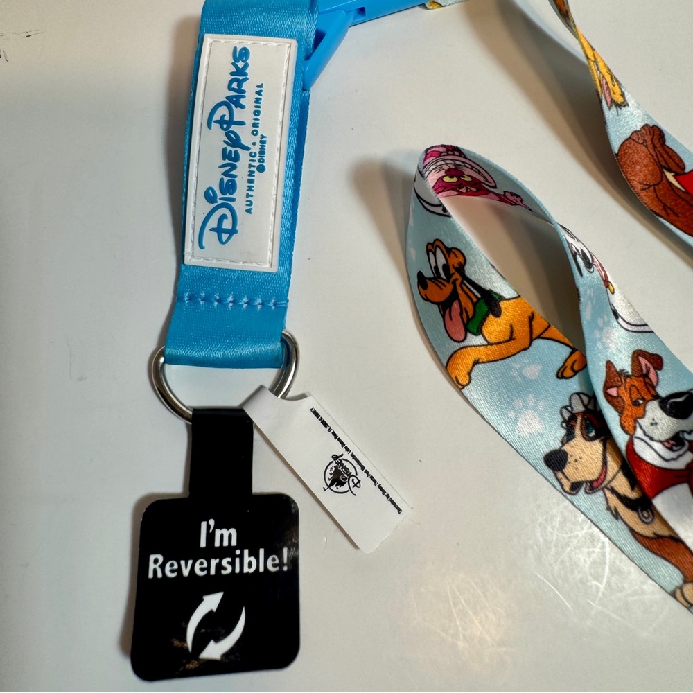 NWT. Disney Dogs & Cats lanyard. Disney Parks Reversible Lanyard - Cats & Dogs. - Picture 3 of 7